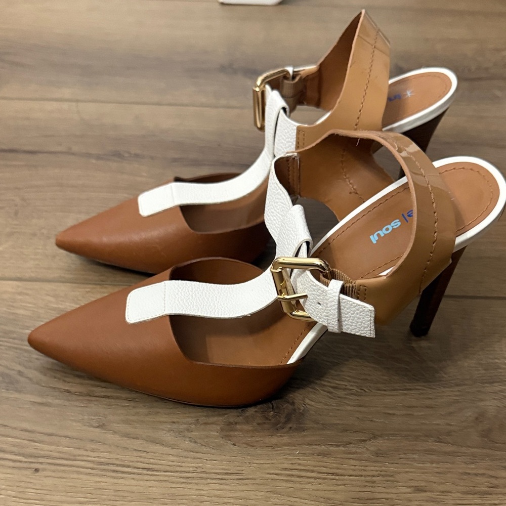 Chic Tan and White Women's Heels - Picture 5 of 9